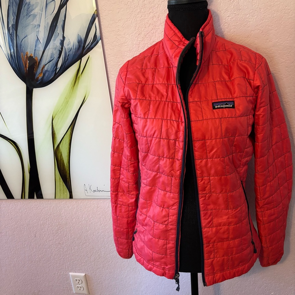 Patagonia women’s nano puff jacket size small
